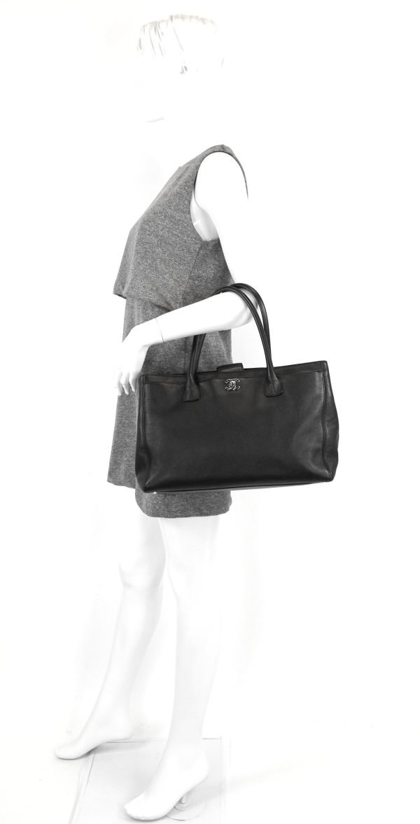 Executive Cerf Caviar Tote Bag - Image 14